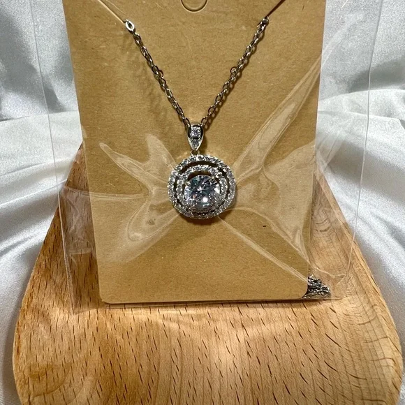 Clear Circle Necklace - Picture 3 of 4